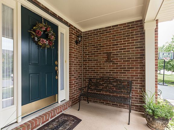 3rd image of 8632 Airwick Ln