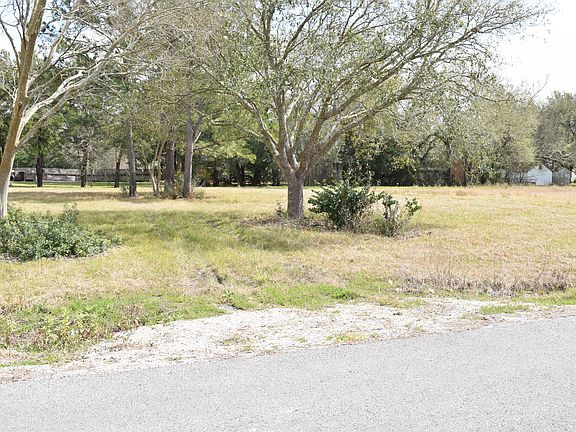 3rd image of 908 South Luke Dr