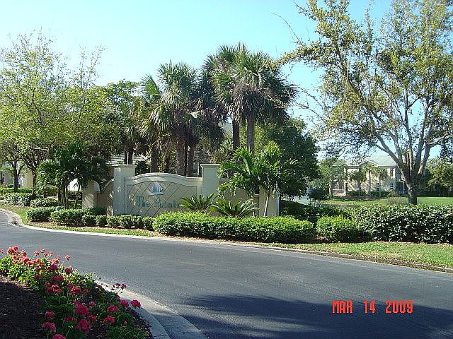 Entry to the Pointe