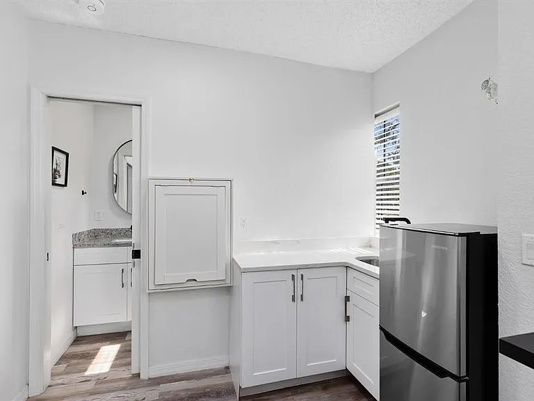 106 Edgewater Dr — Photo 4