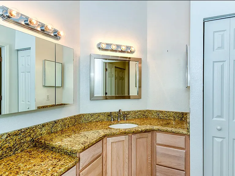 6221 Foxglove Ln — Photo 9