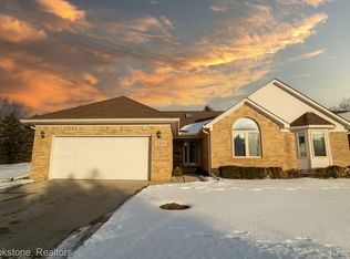 774 Snowbird Cir E, Saint Clair, MI 48079