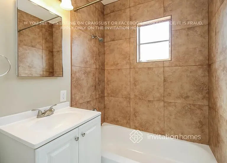1649 E 1st St — Photo 17