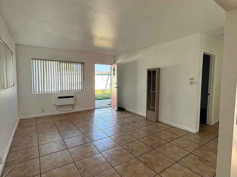419 W Ramona Dr — Photo 6