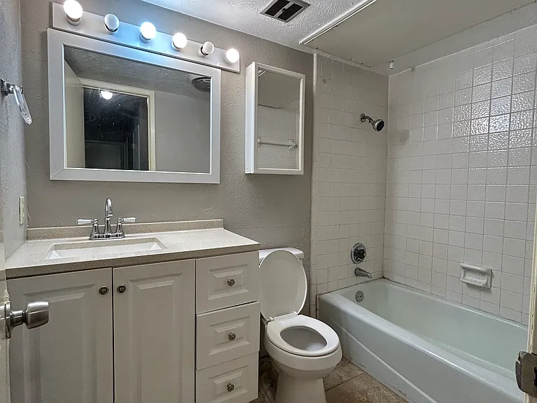 10522 Big Thicket Dr — Photo 3