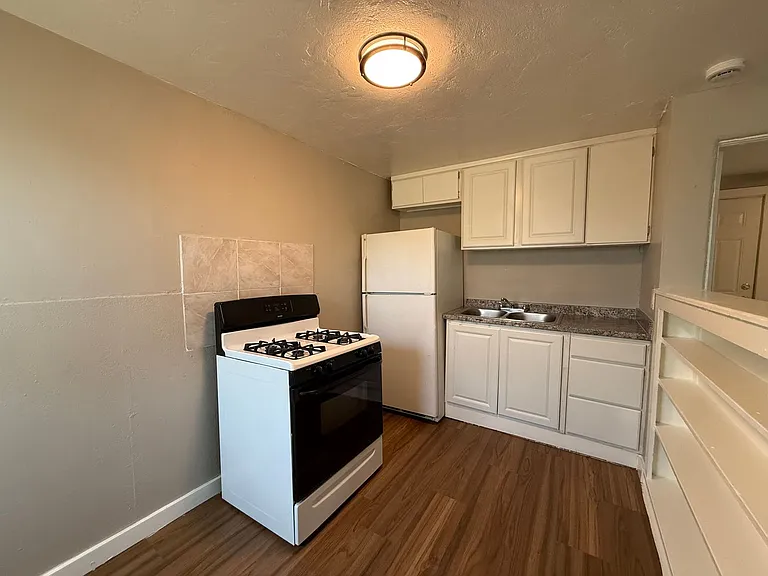48 W Tamarisk St — Photo 2