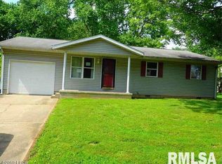 902 Ellis Dr, Mount Vernon, IL 62864