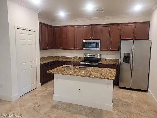 4 bed, 3.0 bath, 1984 sqft, $3,000 — Photo 3