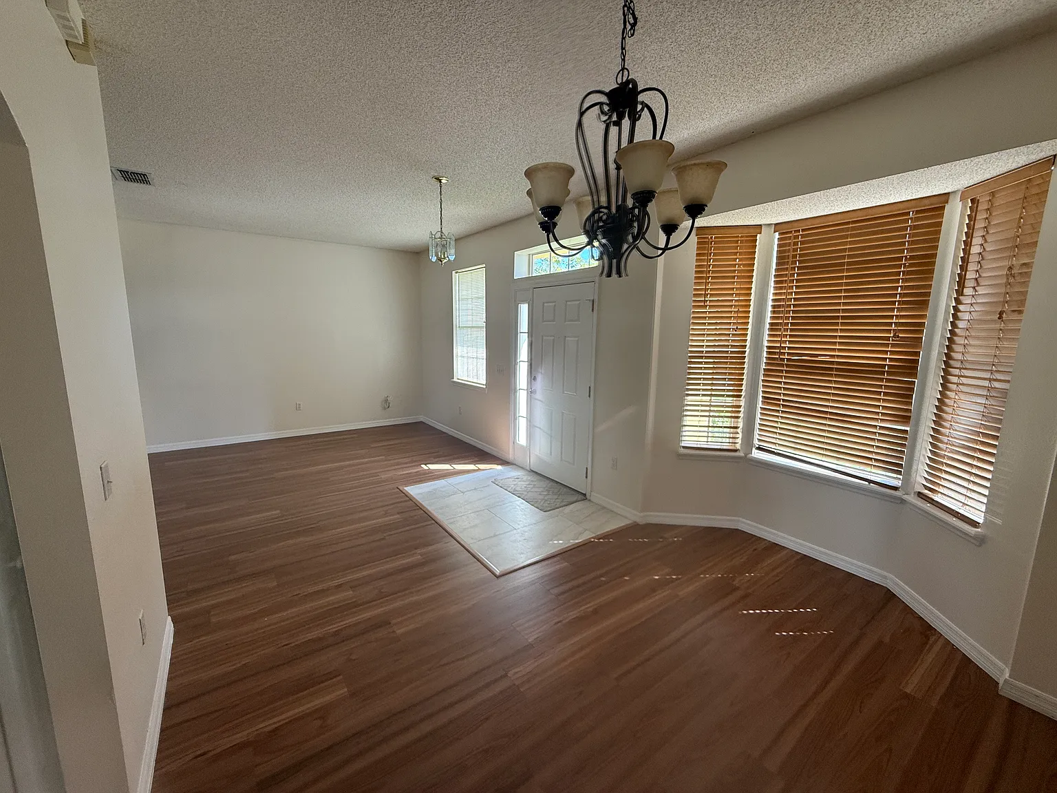 3 bed, 1616 sqft, $2,345 — Photo 4