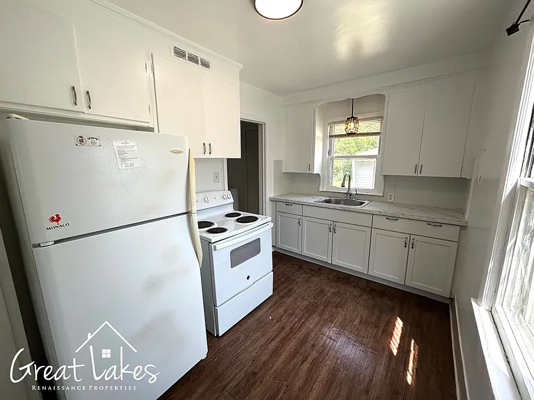 24600 Wilmot Ave — Photo 9