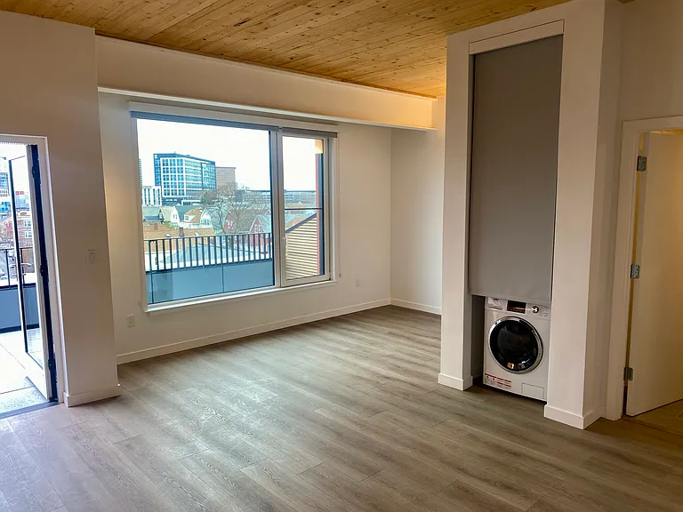 154 Broadway #502 — Photo 9