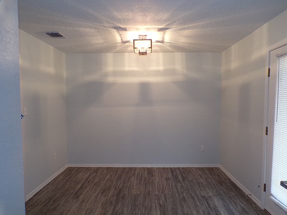 5th image of 1309 Oakridge