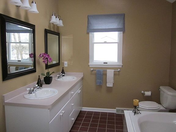 3rd image of 7110 Marigold Dr