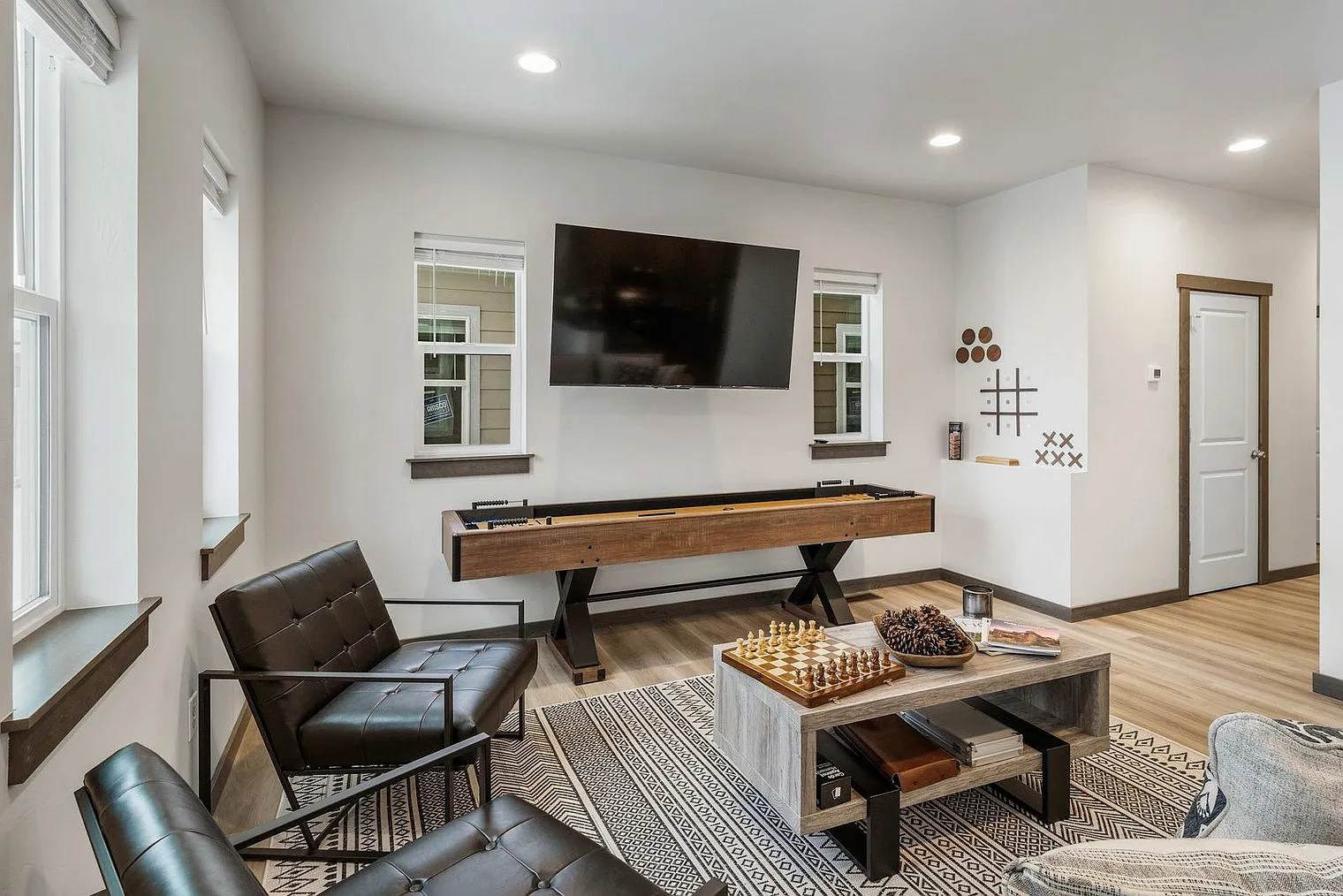 3 bed, 2.0 bath, $6,950 — Photo 4