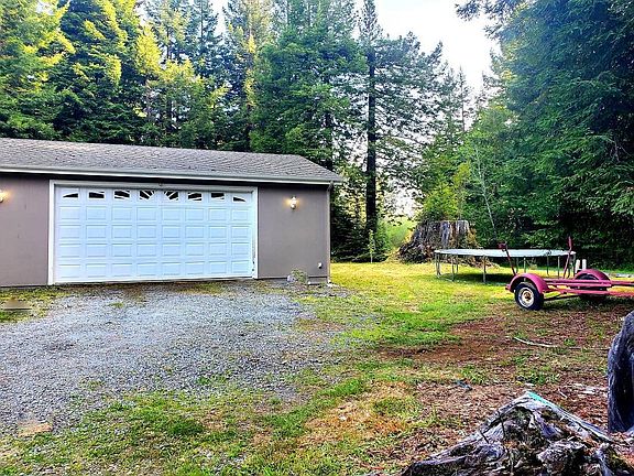 3rd image of 110 Ariel Ln
