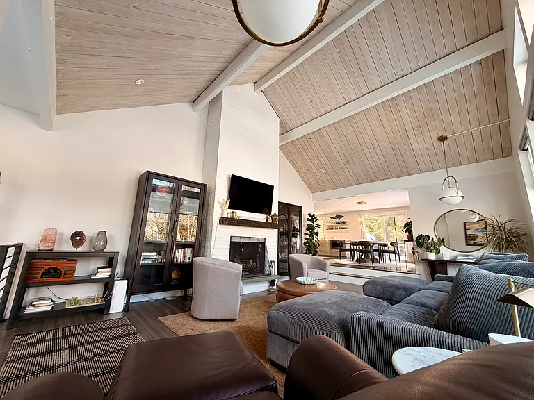 37 Summersea Rd — Photo 3
