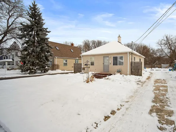 709 Sylvan TERRACE, Waukesha, WI 53188