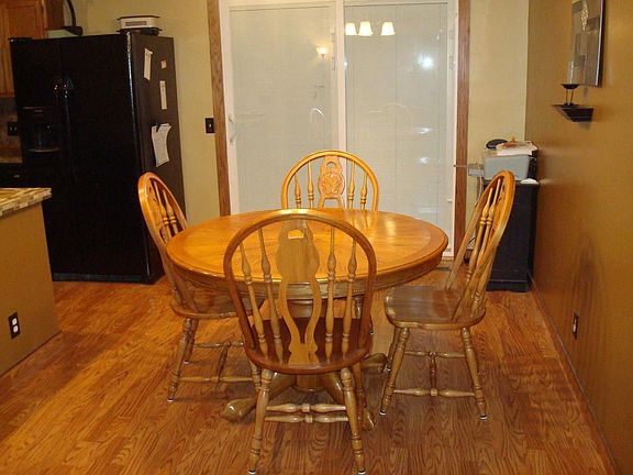 3rd image of 704 Park Ln