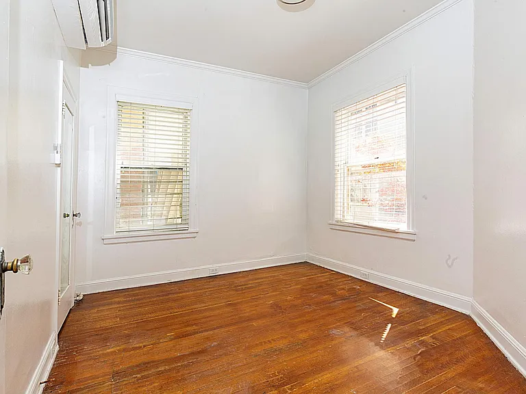 Kensington Apartments — Photo 22