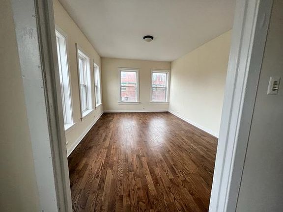 4th image of 2714 N Milwaukee Ave #307