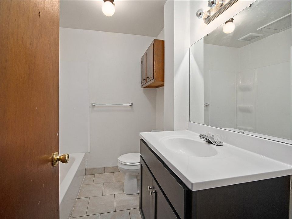 2nd image of 3321 Cambridge St