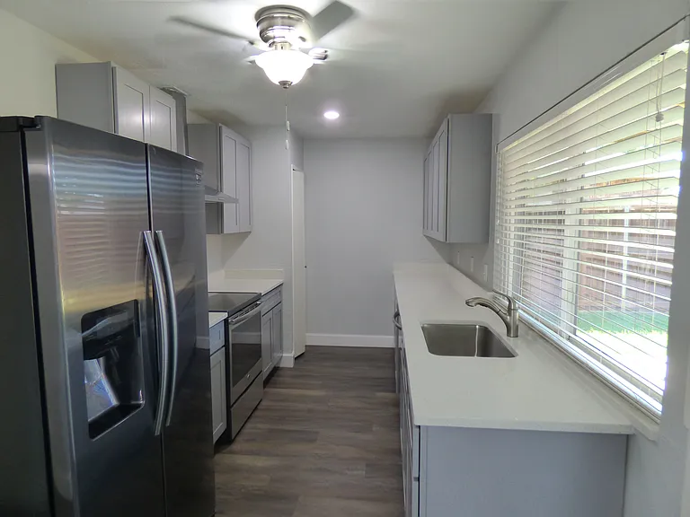 5016 Roberts Dr — Photo 3