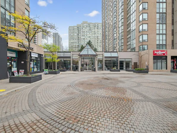 285 Enfield Pl #210, Mississauga, ON L5B 3Y6