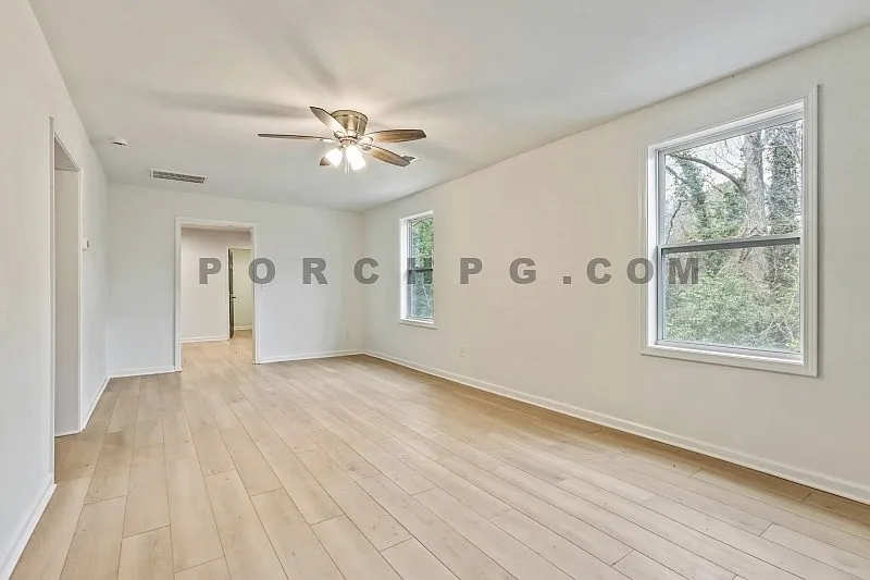 3 bed, 2.0 bath, 1000 sqft, $1,700 — Photo 3