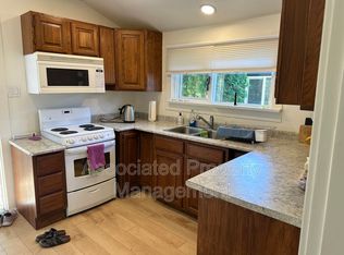 993 Fuller Ave, Kelowna, BC V1Y6X5