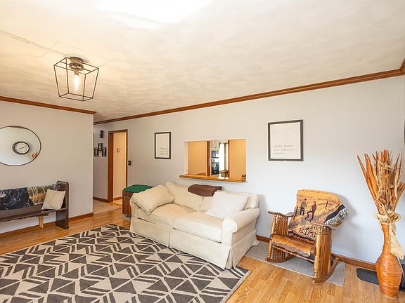 5th image of 3520 Spring Rd