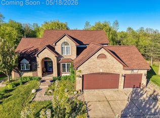 185 Columbia Dr, South Lyon, MI 48178