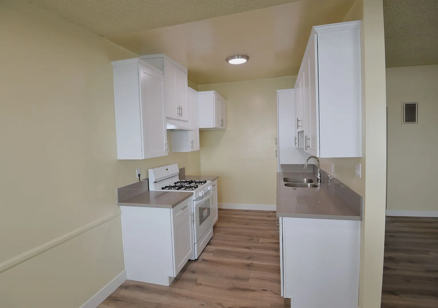 454 West Elk Ave. — Photo 3