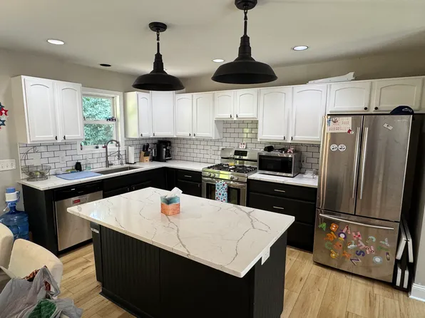 W3273 S Lakeshore Dr, Lake Geneva, WI 53147