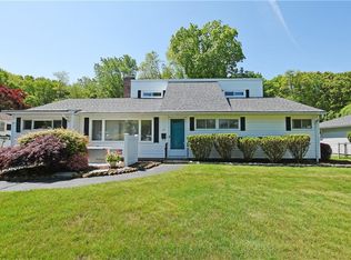 19 Madeline Dr, Riverside, RI 02915