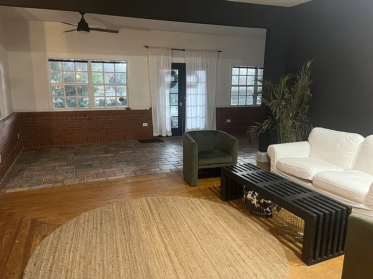 942 Frank Lloyd Wright Way — Photo 3