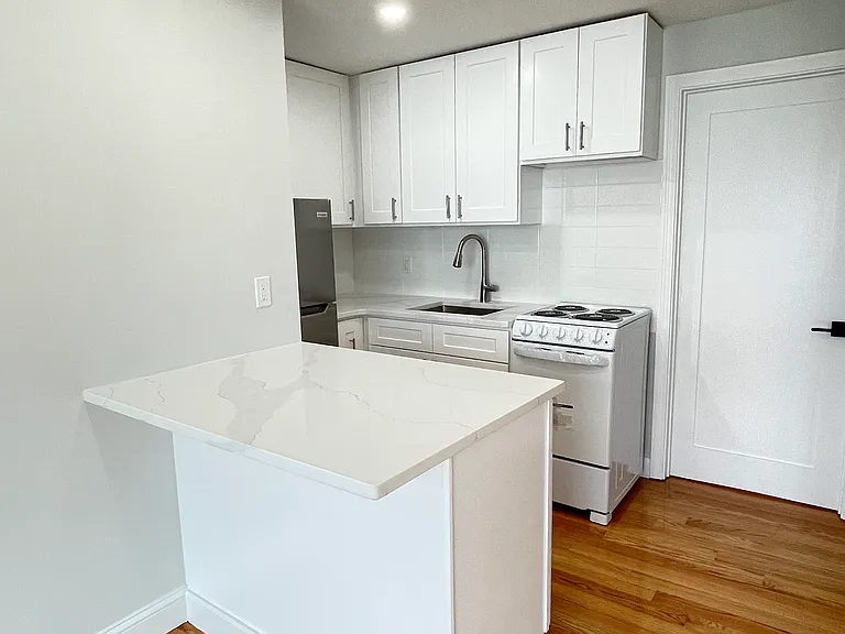 23 Claremont Ave #E — Photo 10
