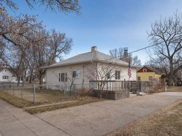 800 S 1st St, Strasburg, ND 58573