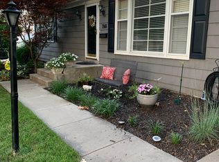 7146 Booth St, Prairie Village, KS 66208