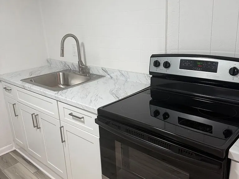 732 S Johnson Ave — Photo 9