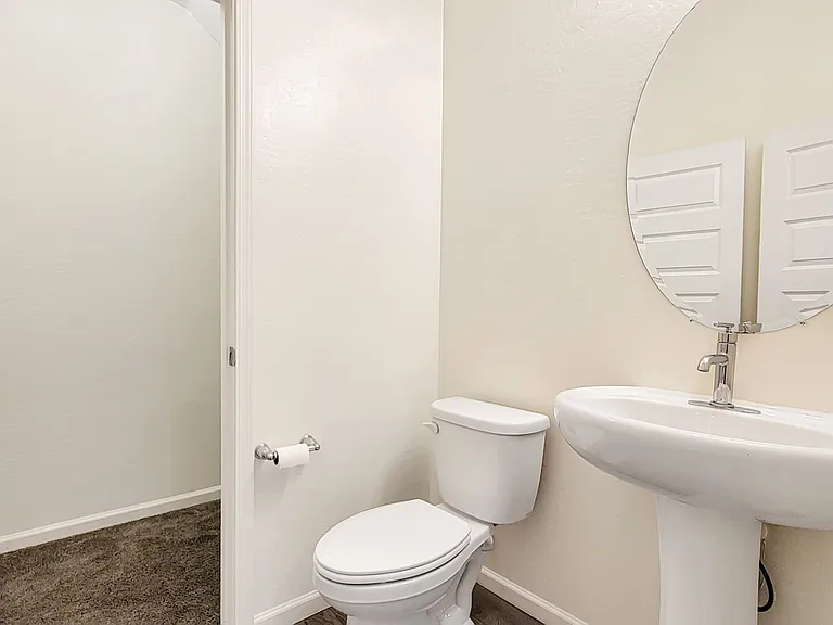15733 W Polk St — Photo 5