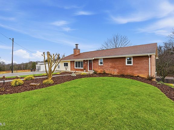 2nd image of 121 Chateaugay Rd