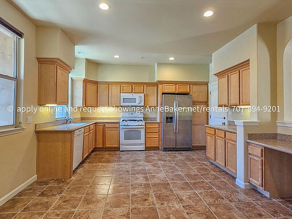 3rd image of 160 Healdsburg Ave Unit E