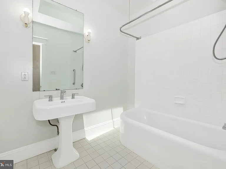 231 N Market St #3 — Photo 40