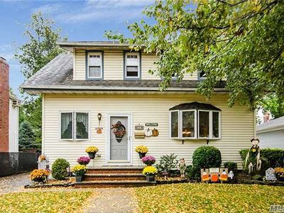 54 Rolling St, Lynbrook, NY, 11563
