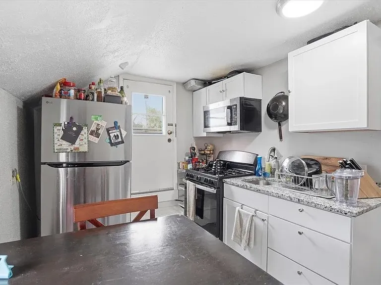 930 E Dayton St — Photo 4