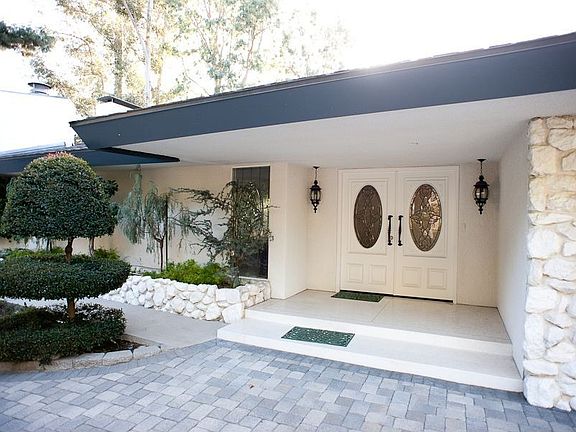 Entrance doors
