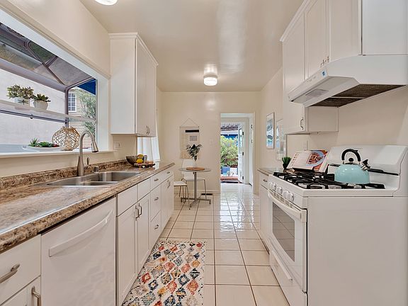 5th image of 257 1/2 Newport Ave