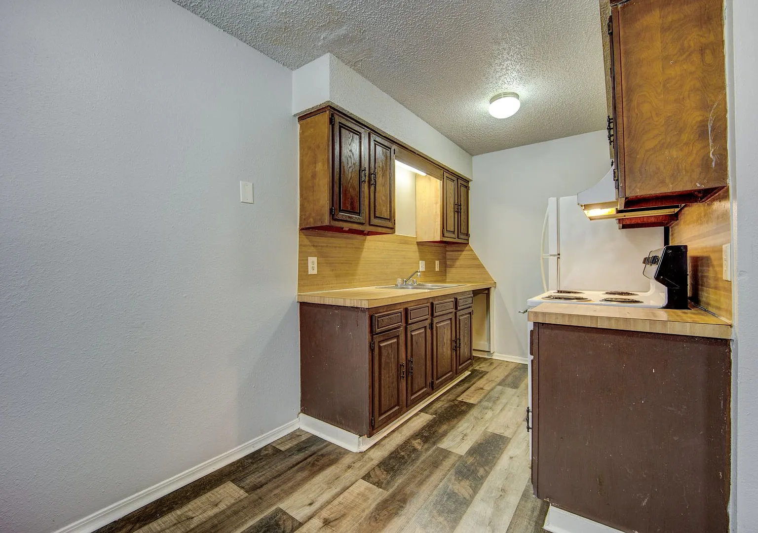 The Oak: 1 & 2 Bedroom Apartments — Photo 3