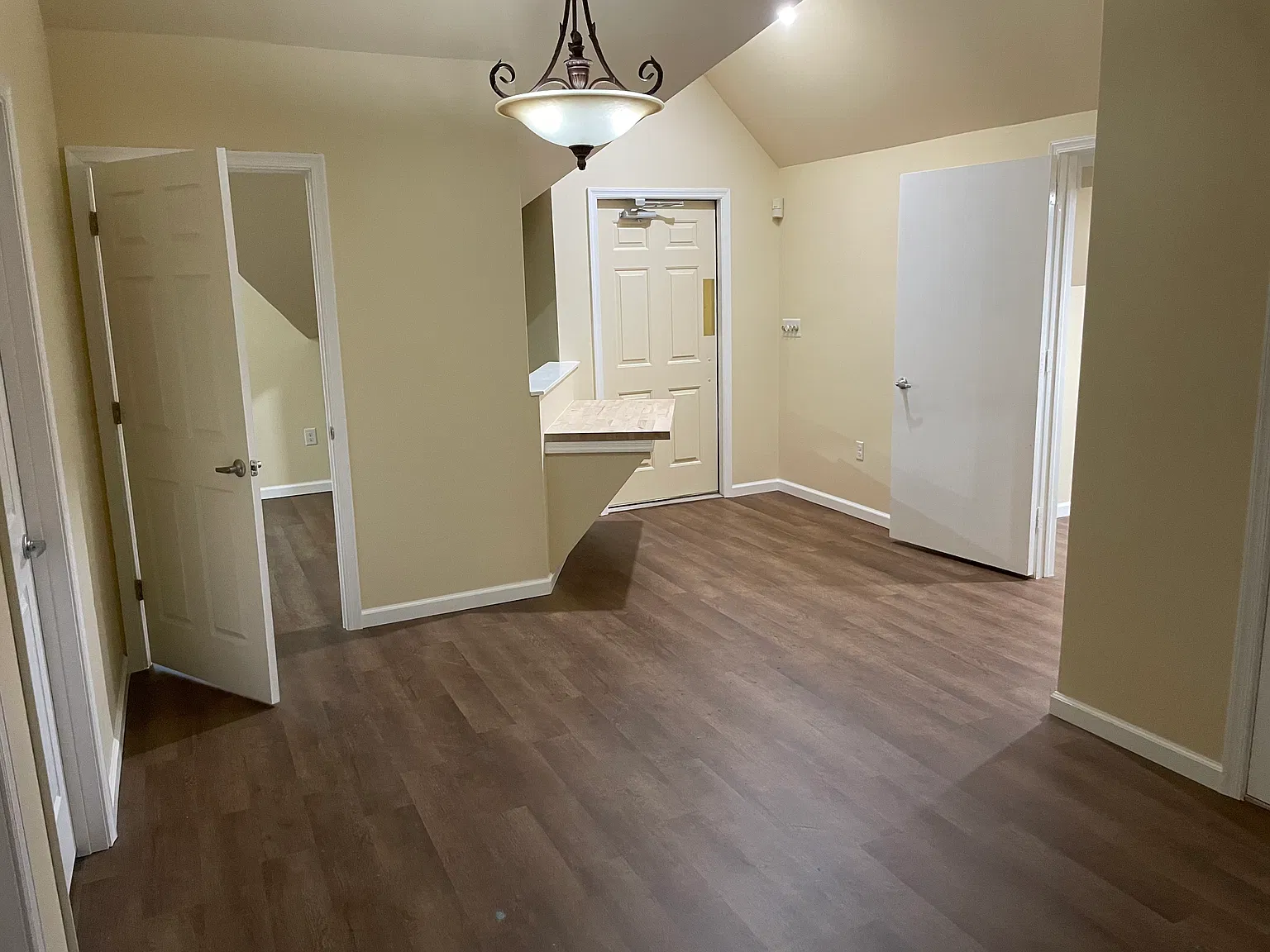 3 bed, 1.5 bath, 1250 sqft, $1,700 — Photo 3