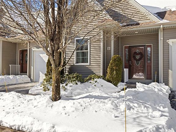 3rd image of 315 Old River Rd Unit 3